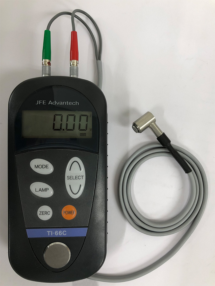 Ultrasonic thickness meter